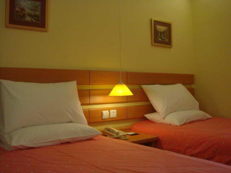 Hotel Zhenping Road Railway Station